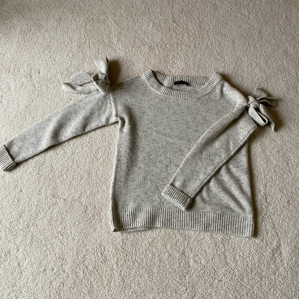 NWOT ANN TAYLOR Grey Sweater with Bows